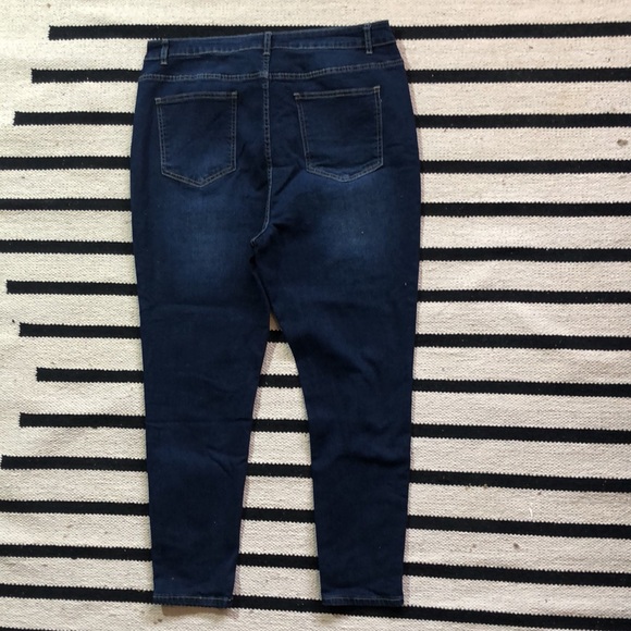 2 Pairs Shein Curve Pants - Picture 3 of 7